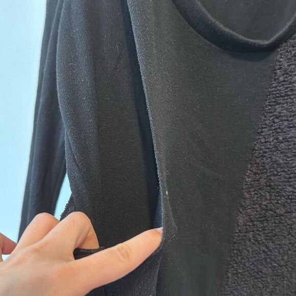 Panitti black, long-sleeved top with an asymmetrical hem and textured detailing - Picture 5 of 12